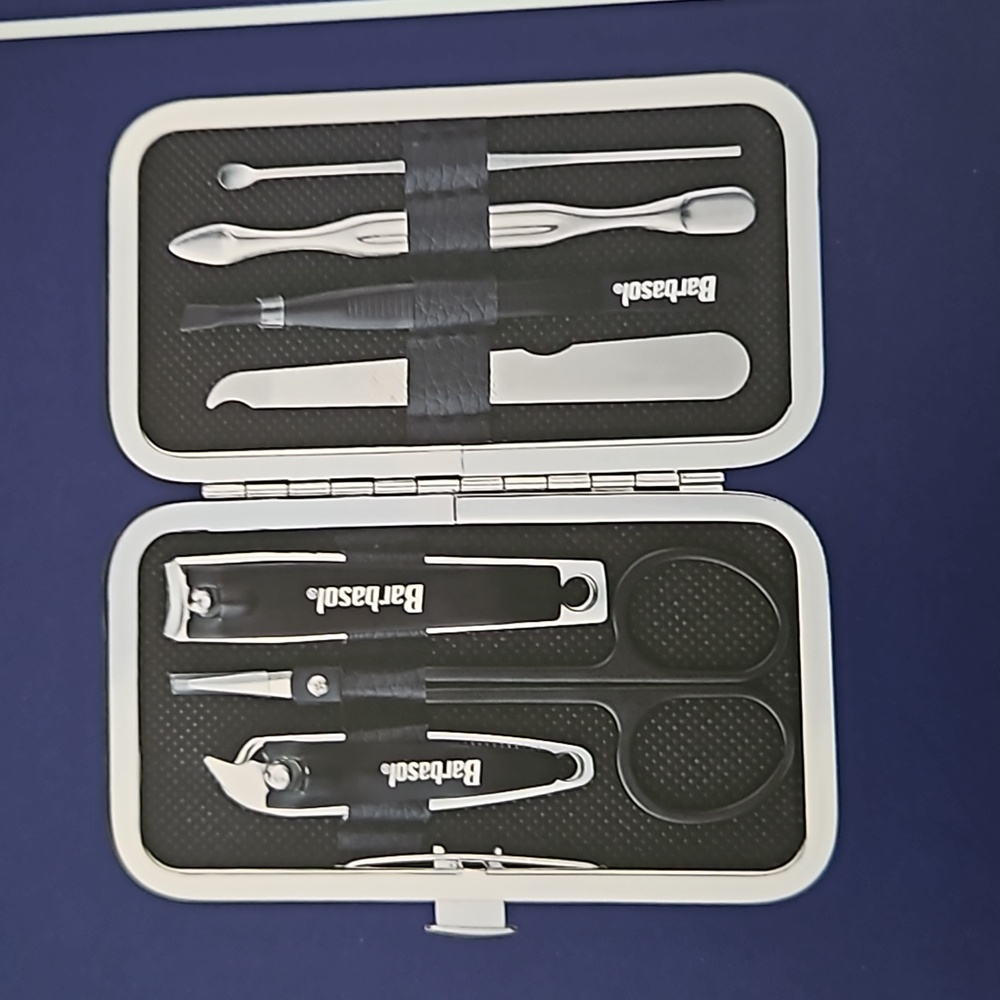 BARBASOL 8PC TRAVEL MANICURE SET UNISEX